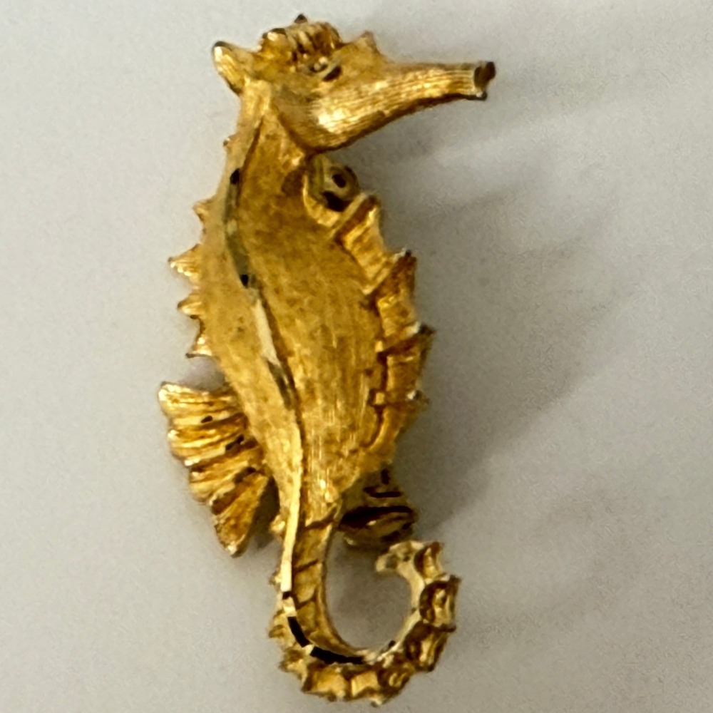 Vintage Gold Tone Seahorse Brooch Nautical Marine Life‎ Textured Pin 2"